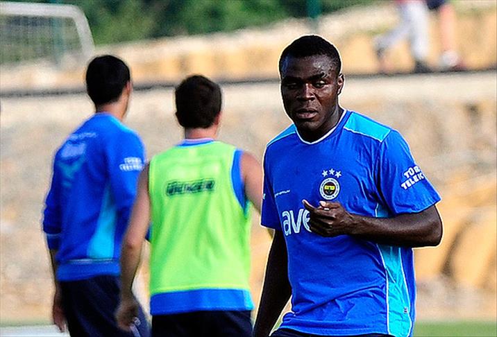 Emenike takım olarak baskı hissettiklerini açıkladı