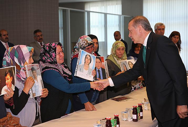 Erdoğan çocukları kaçırılan ailelerle görüştü