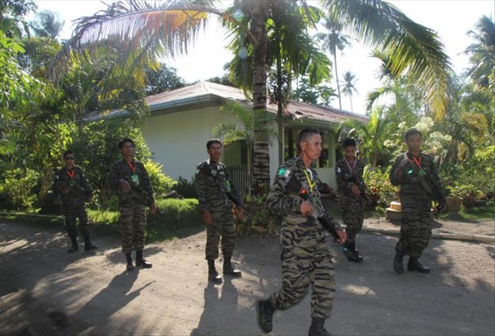 Philippine troops capture two communist rebels in south