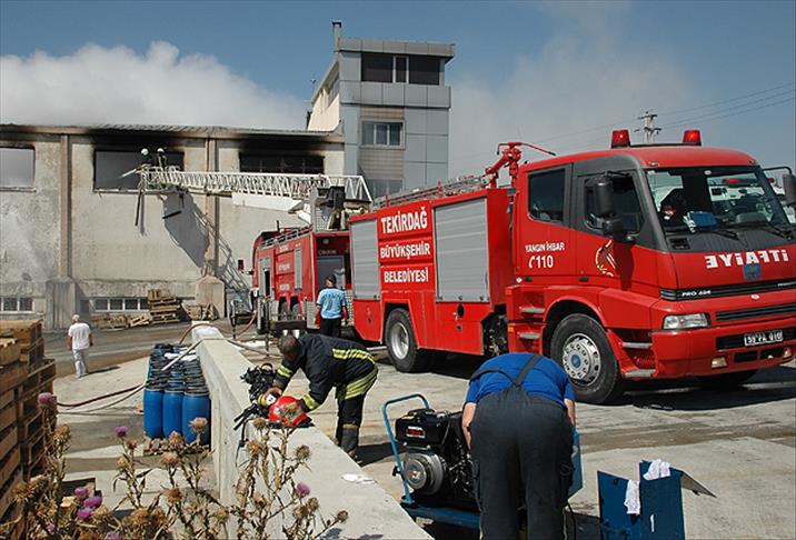 Çorlu'da kimyasal madde üreten fabrikada yangın çıktı