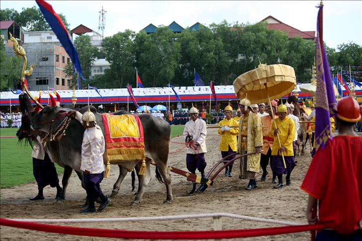 Cambodia bids farewell to late king with parade for ashes
