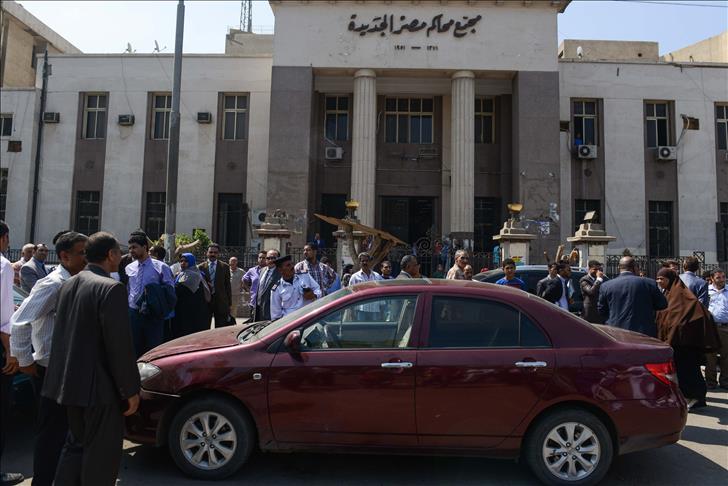 Egypt court allows Mubarak-era figures back in politics