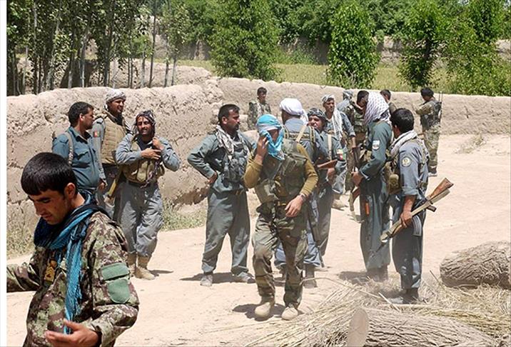 Afganistan talibanı vurdu: 37 militan öldü