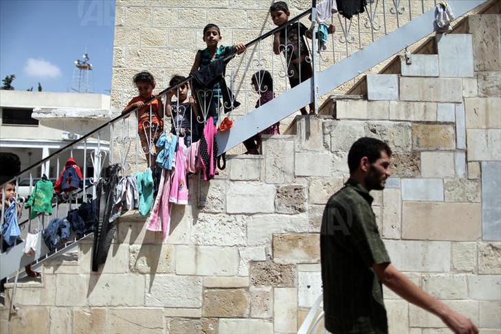 Gaza Muslims find refuge in Christian church