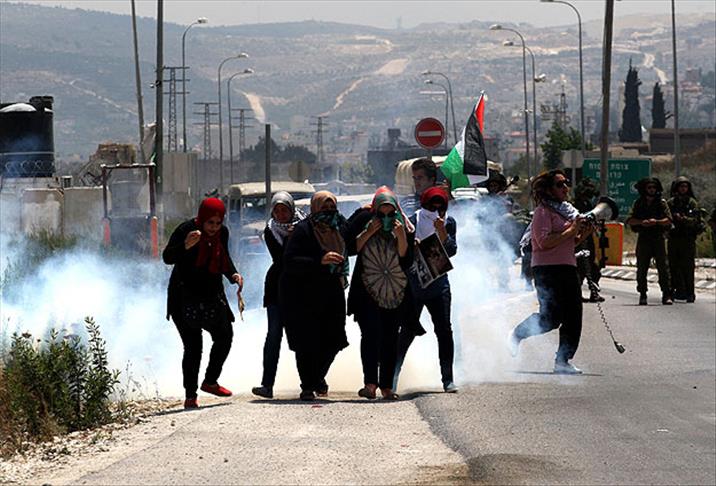 İsrail askerlerinden Filistinli kadınlara müdahale