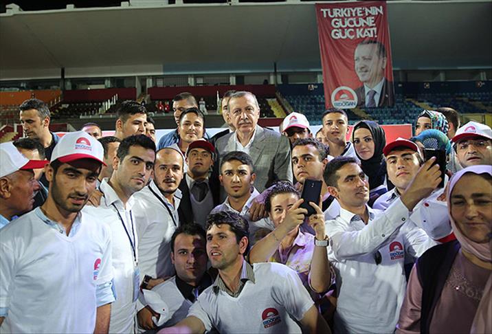 Erdoğan Adana'da 'Gönüllüler Platformu' üyeleriyle buluştu