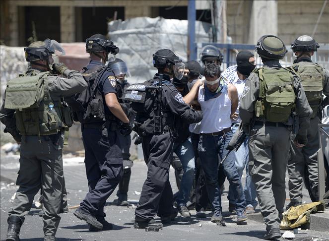 Israeli police fire at Palestinians in Jerusalem