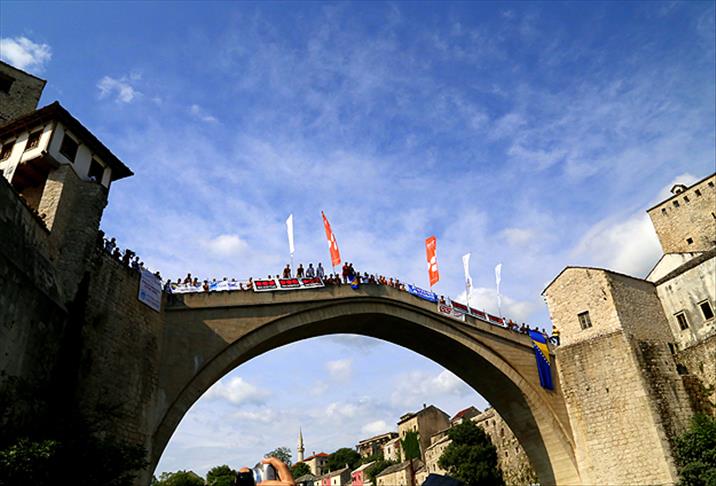 Mostar Köprüsü'nde atlama yarışları yapıldı