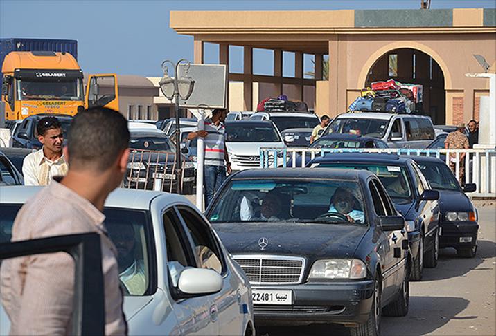 3 günde 27 bin Libyalı Tunus'a geçti