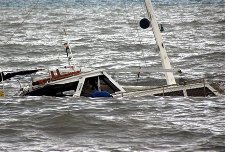 Endonezya'da tekne battı