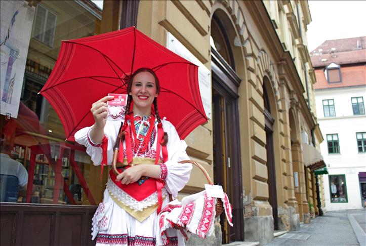Zagreb: Šestinska djevojka licitarskim srcima osvaja turiste
