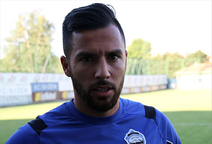 Galatasaray Yasin Öztekin'le sözleşme imzaladı