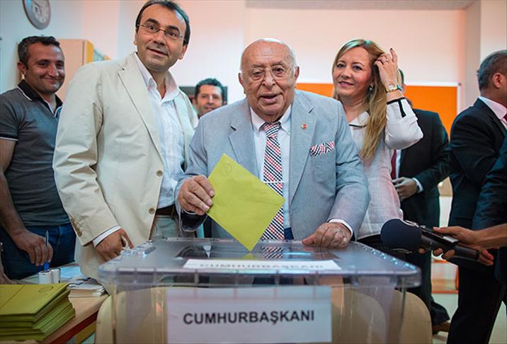 Demirel oyunu kullandı