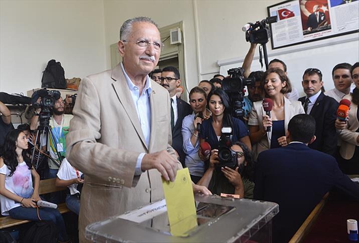 İhsanoğlu oyunu Yeniköy İlkokulu'nda kullandı