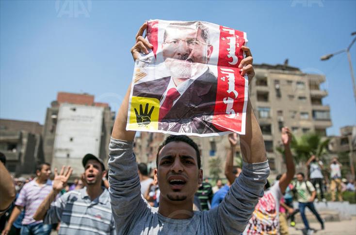 Egypte: Des manifestants commémorent Rabiaa