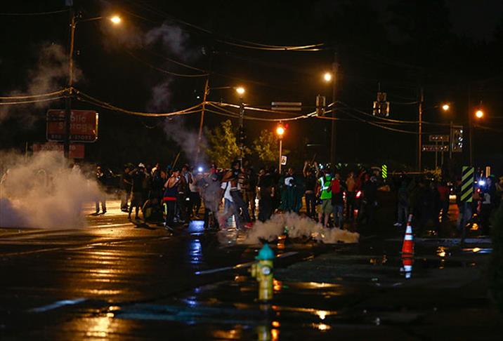 Ferguson semti yine savaş alanına döndü
