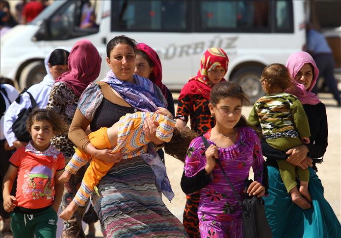 Hundreds of Ezidis arrive in Turkish tent city