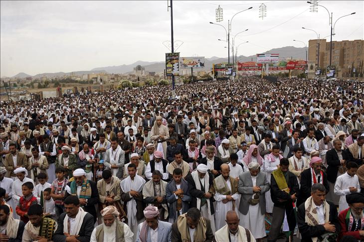 Leader of Yemen's Houthis urges mass anti-govt protests