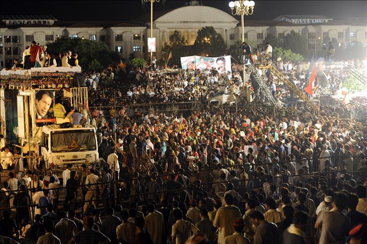 Imran Khan warns Pakistan police not to harm protesters