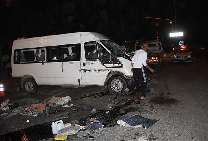 Elazığ'da düğün dönüşü trafik kazası: 28 yaralı