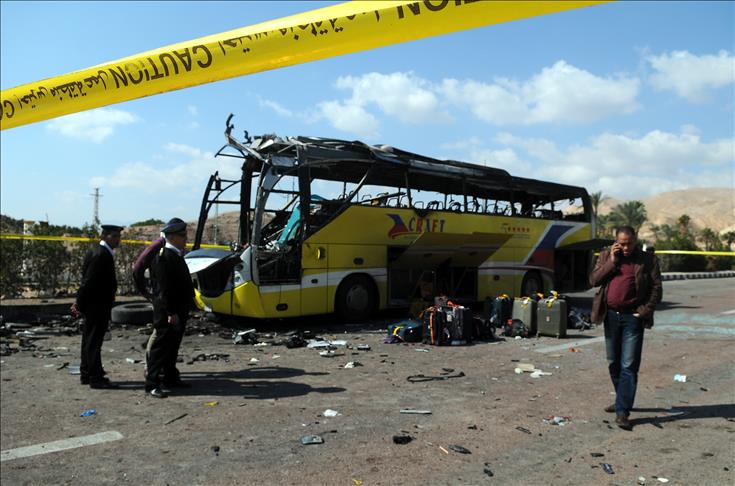 33 killed in Egypt bus crash