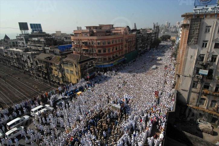 India temple stampede kills 10 pilgrims