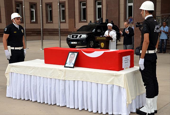Diyarbakır'da şehit olan polisin cenazesi toprağa verildi
