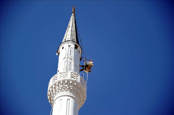 Ekstremni poslovi: Selma i Yalcin plijene pažnju farbanjem minareta na ekstremnim visinama