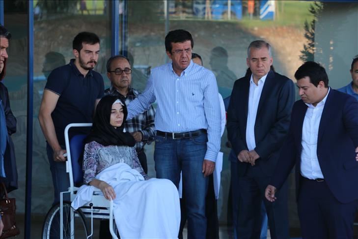 Zeybekci ve Denizli Valisi'nin eşleri törende yaralandı