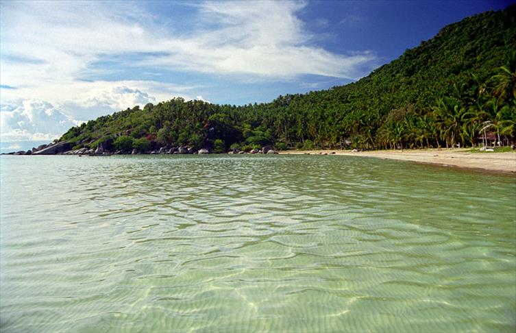 Two tourists found dead on a Thai beach