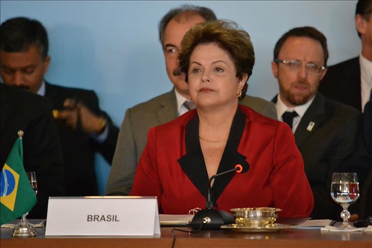Brazil's Rousseff extends first-round lead in elections
