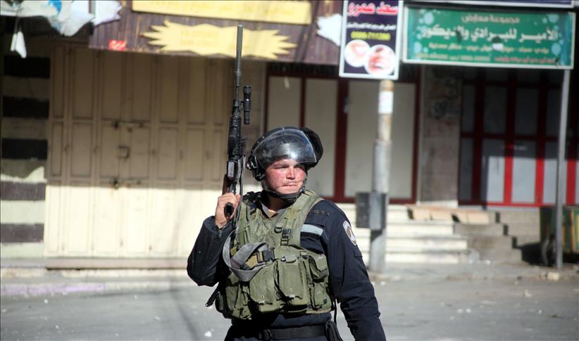 Jewish settlers storm Jerusalem's Al-Aqsa compound