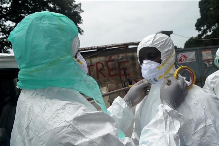 Ebola : les blouses blanches payent un lourd tribut