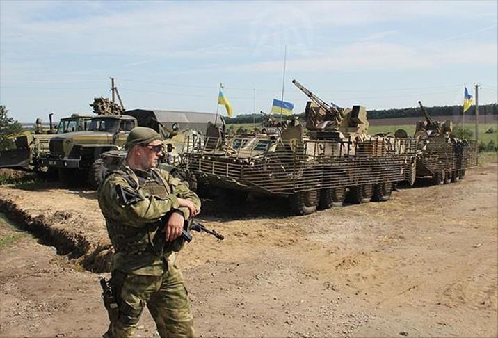 Ukraine: l'armée et les séparatistes retirent leurs armes lourdes