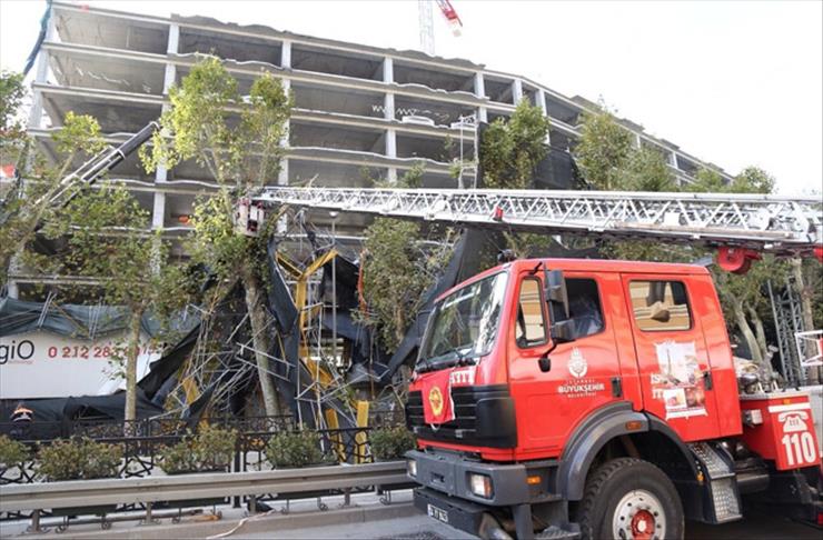 İstanbul'da devrilen inşaat iskelesi kaldırıldı
