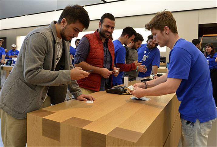 iPhone 6 satışa sunuldu
