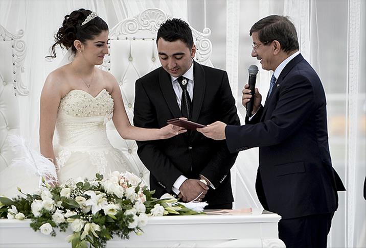 Davutoğlu konsolosluk görevlisinin nikah şahidi