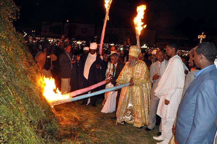 Ethiopians celebrate annual 'Demera' bonfire