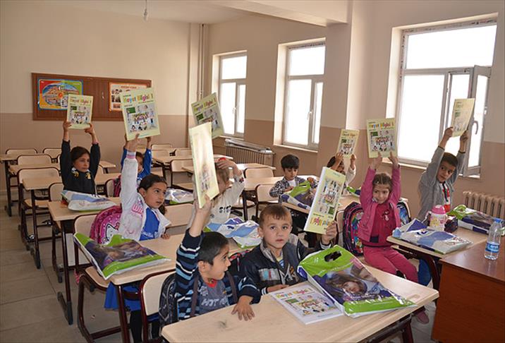 Yüksekova'da yakılan 5 okulda ders başı yapıldı