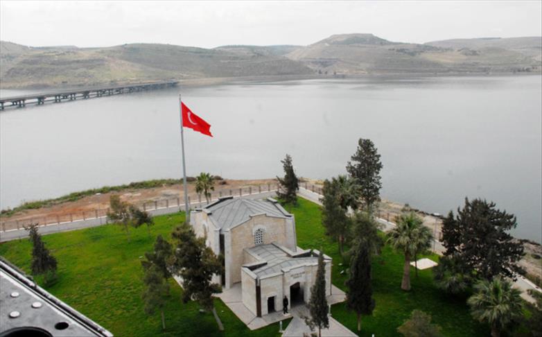 Turkey denies Ottoman tomb in Syria under ISIL siege