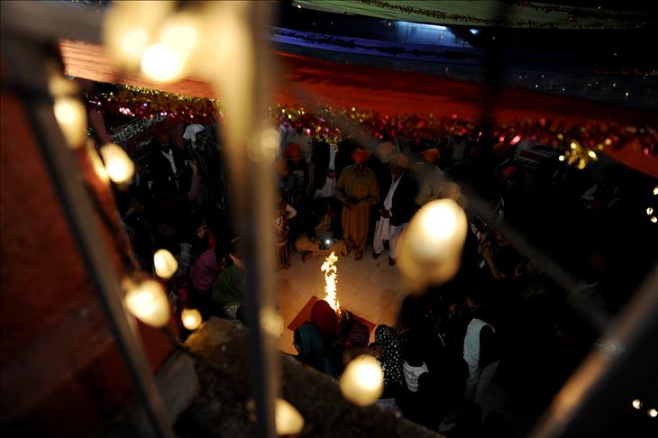 32 Indians killed in Hindu festival stampede