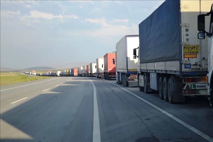 Turkish drivers stuck four days at Iran border