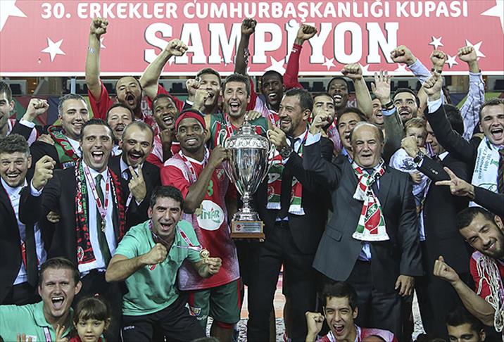 Pınar Karşıyaka 27 yıl sonra en büyük kupayı kazandı