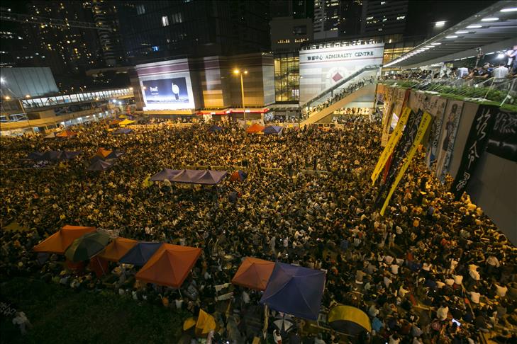 Hong Kong answers students' call to return to streets