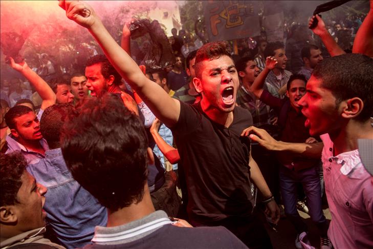 Egypt to expel university student protesters