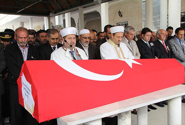 Şehit polisler toprağa verildi