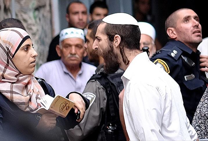 مستوطنون يهود يعتدون على نساء فلسطينيات أمام الأقصى