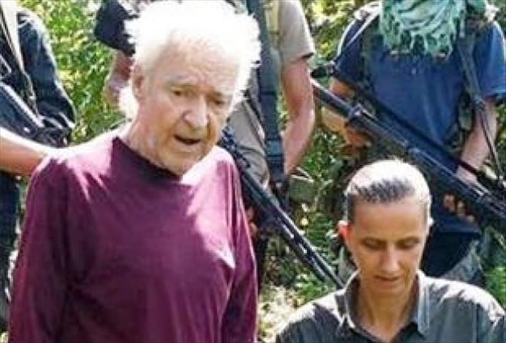 Philippines hostage pleads for life as deadline looms