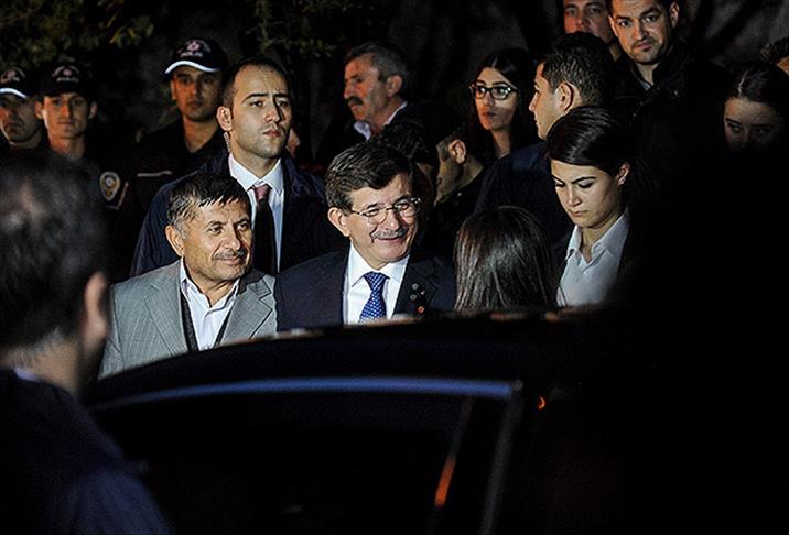 Başbakan Davutoğlu'ndan şehit ailesine taziye ziyareti