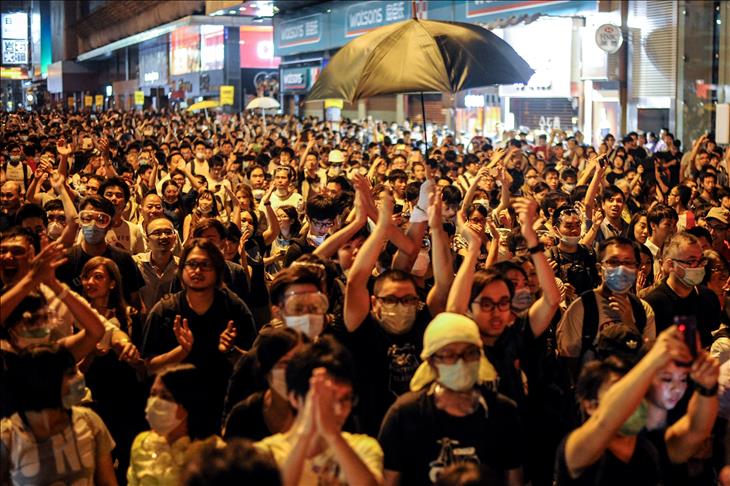 Hong Kong protesters clash with police in Mong Kok